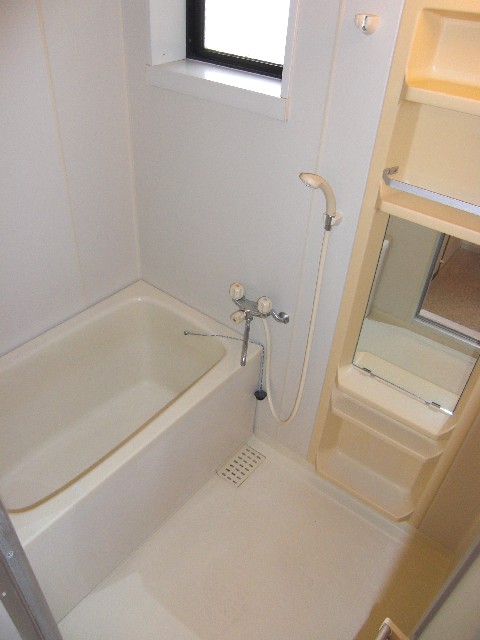 Bath. Is I am happy the bath with a window ☆