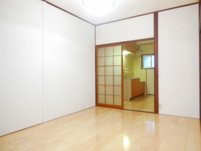 Living and room. Spacious living room