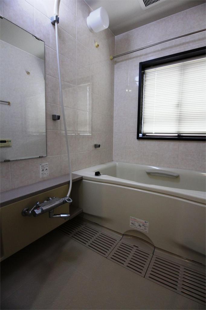 Bath. bathroom Another Room No. reference photograph