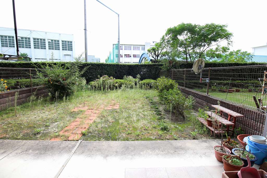 Balcony. Private garden Another Room No. reference photograph