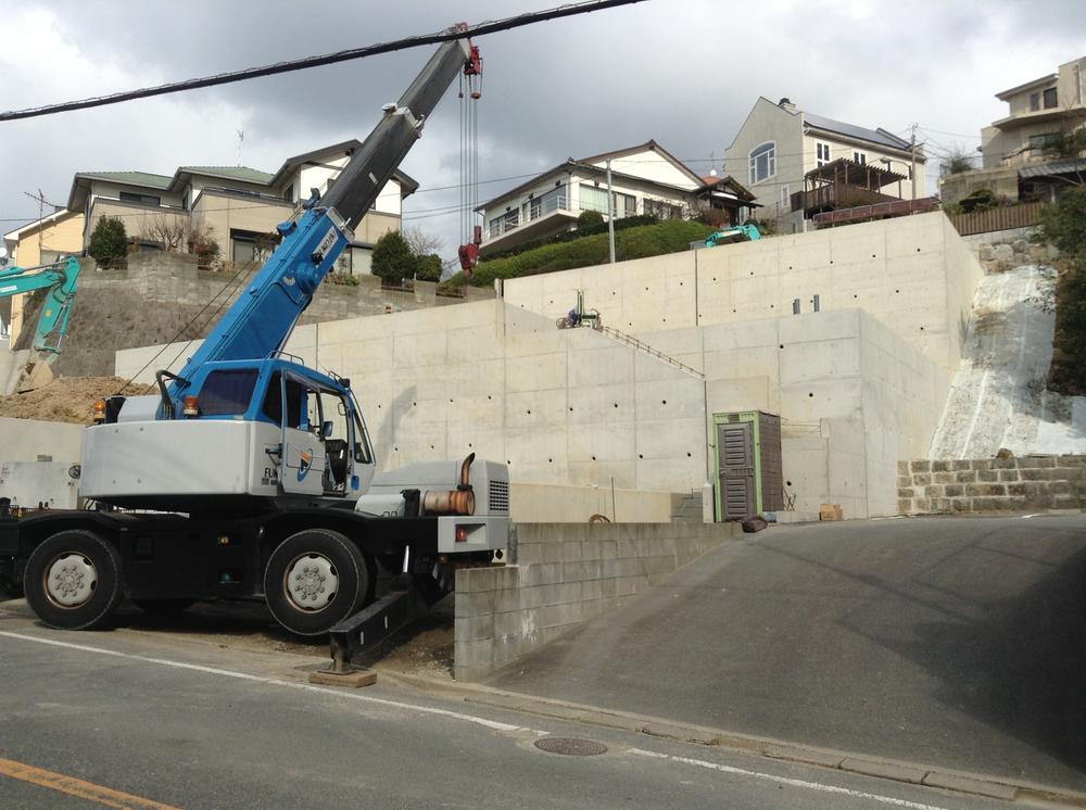 Local photos, including front road. 2014 January shooting