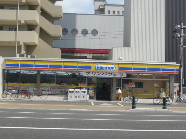 Convenience store. 150m until MINISTOP (convenience store)