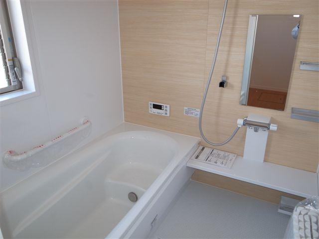 Same specifications photo (bathroom). It is different from the real thing.