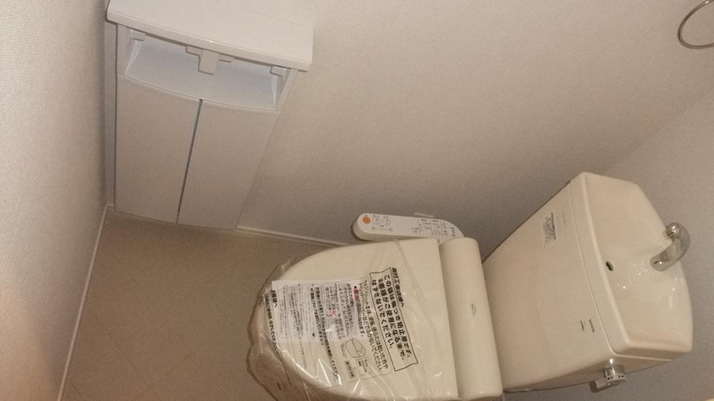 Toilet. It is different from the real thing.