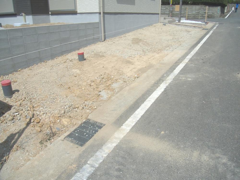 Local photos, including front road. Local (September 2013) shooting photos