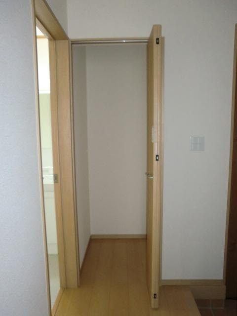 Receipt. It is convenient there is housed in the foyer next to