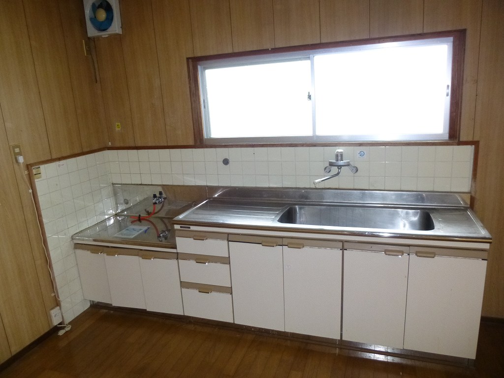 Kitchen. Spacious kitchen