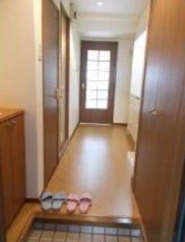 Other room space. Plenty entrance storage