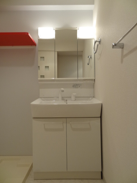 Washroom. Wash basin