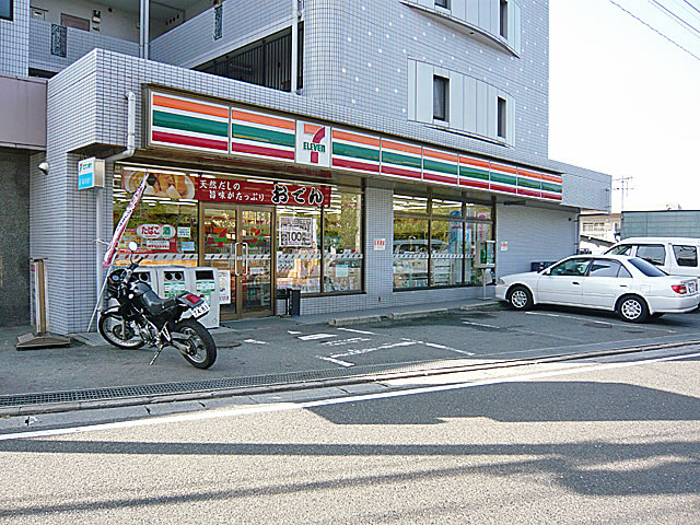 Convenience store. 150m to Seven-Eleven (convenience store)