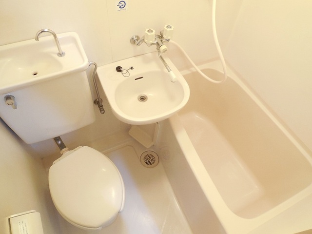 Bath. All-electric bath