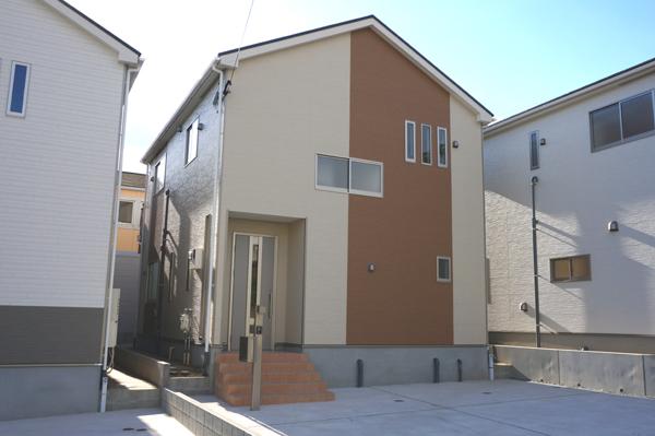 Local appearance photo. Local (12 May 2013) Shooting