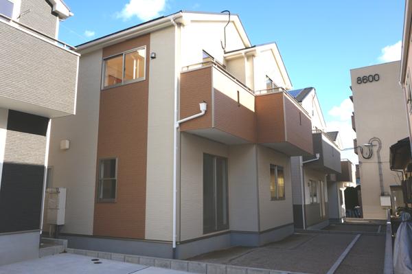 Local appearance photo. Local (12 May 2013) Shooting