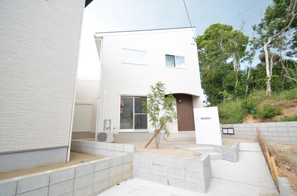 Local appearance photo. Bright and refreshing appearance of calm in which the white tones.