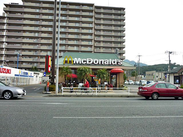 restaurant. 650m to McDonald's (restaurant)
