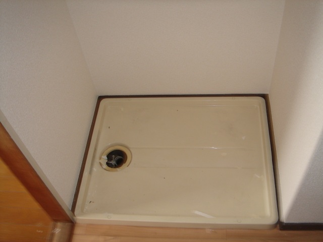 Other room space. Indoor Laundry bread