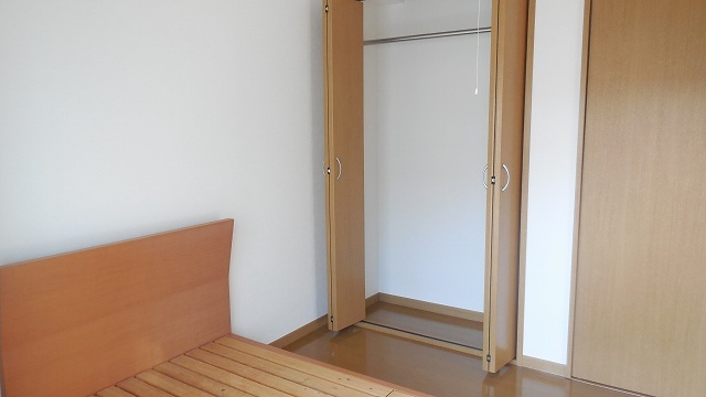 Other room space. closet