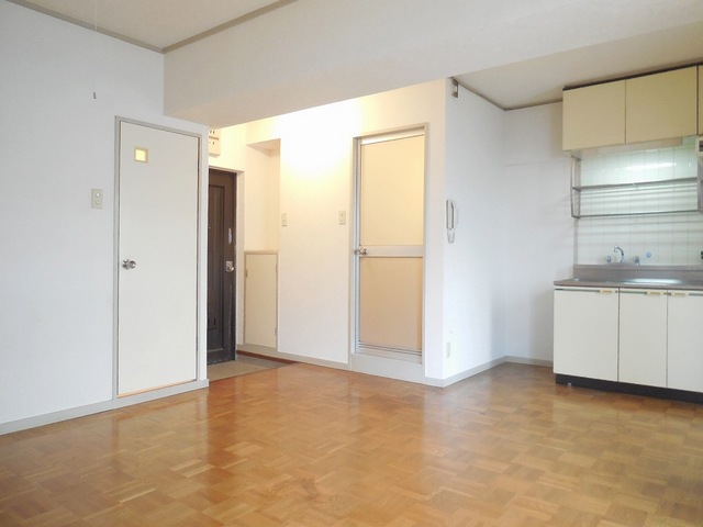 Other room space. Flooring