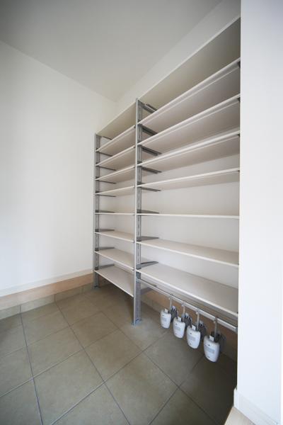 Entrance. Indoor (12 May 2013) Shooting