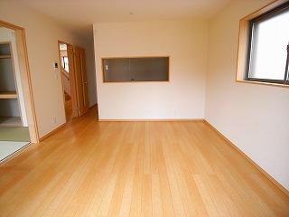 Living.  [The photograph is a property of the same manufacturer and construction] LDK is 17.5 Pledge.