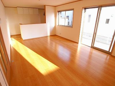 Living. ※ The photograph is a property of the same manufacturer and construction.