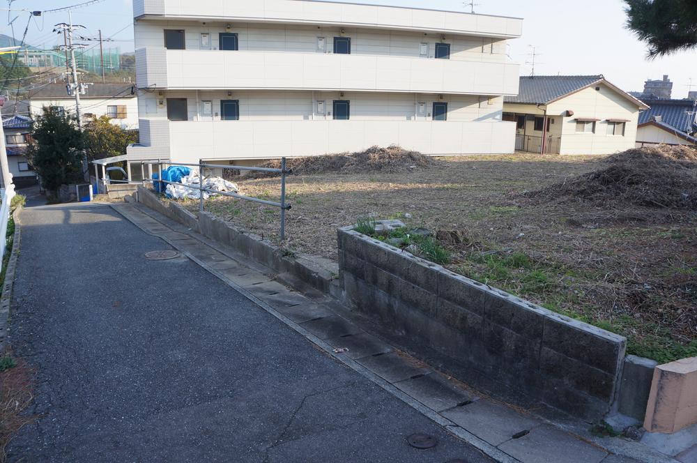 Local photos, including front road. Local (12 May 2013) Shooting