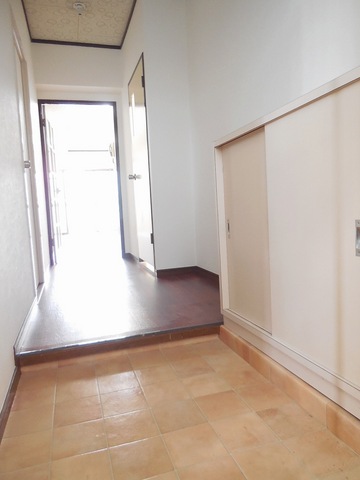 Other room space. Shining light to the door