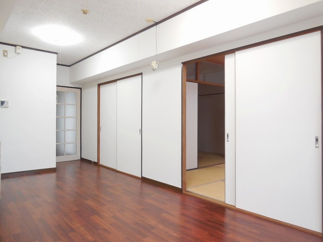 Other room space. Cross also has been kept clean