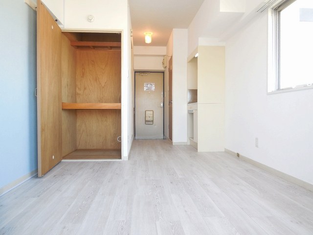 Living and room. Storage also big