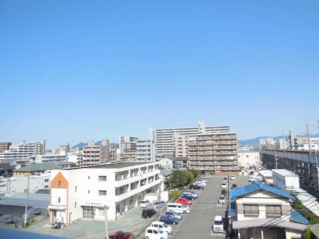 Other room space. Good view