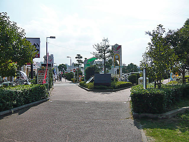 Shopping centre. Papillon 950m to Plaza (shopping center)