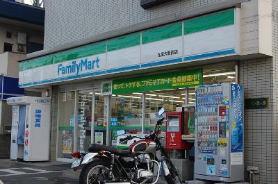 Convenience store. 220m to Family Mart (convenience store)