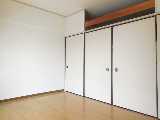 Other room space. Beautiful cross