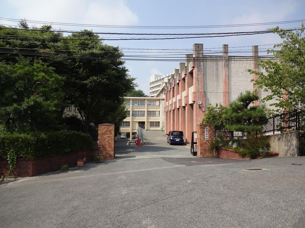 Junior high school. Wajirogaoka 1400m until junior high school
