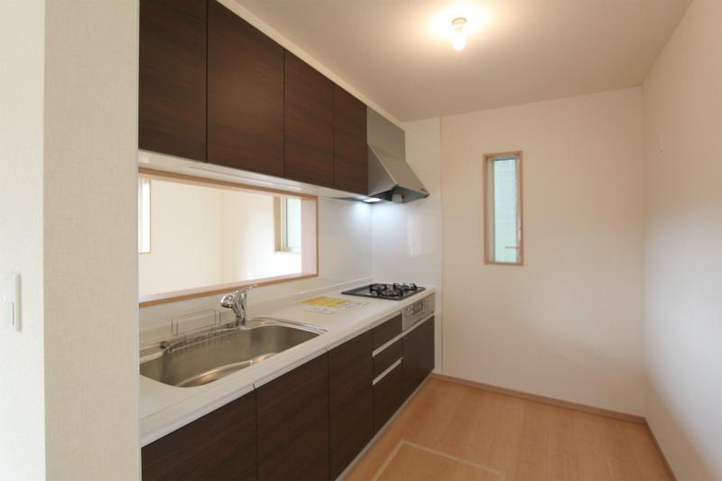 Kitchen.  [The photograph is a property of the same manufacturer and construction] Counter kitchen (^ - ^) / .