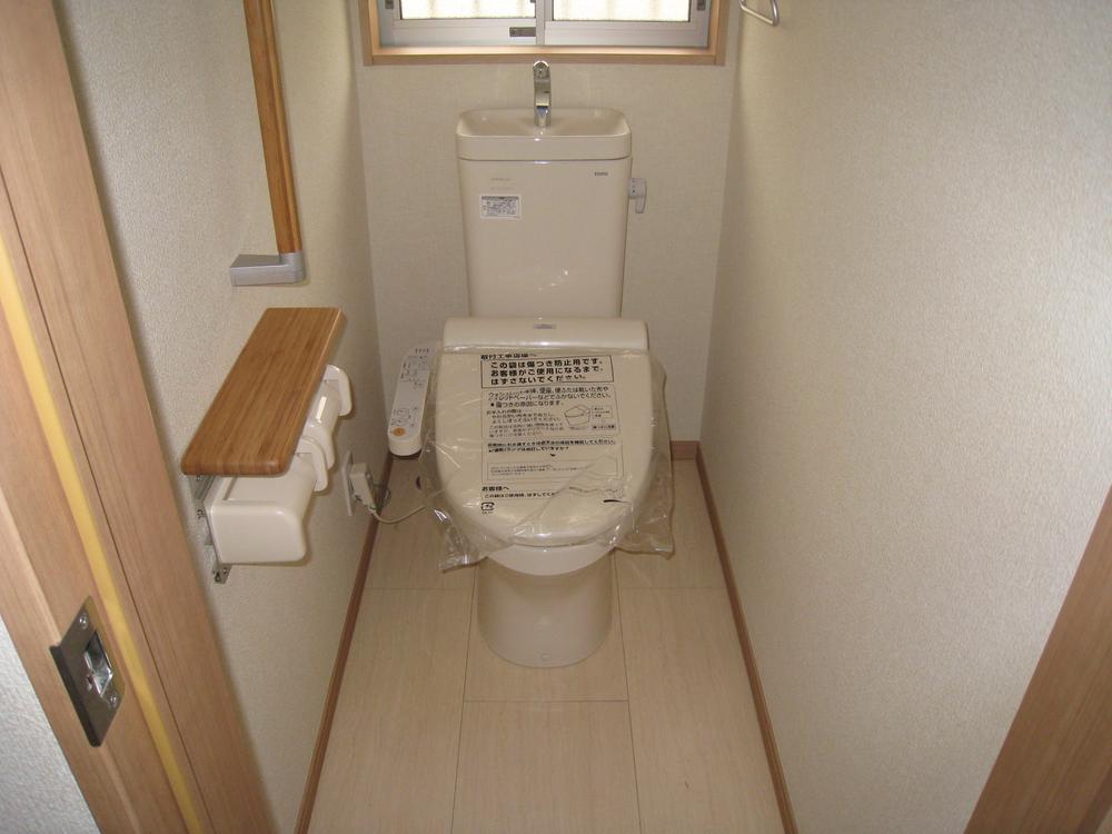 Toilet. Indoor (12 May 2013) Shooting