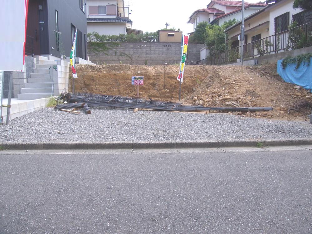 Local photos, including front road. Local (September 2013) shooting photos