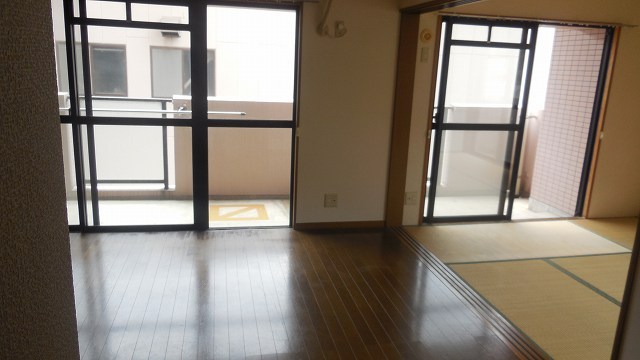 Living and room. You will feel the breadth