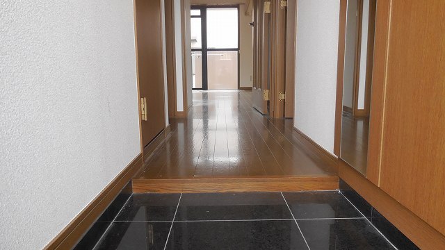 Other room space. With a mirror shoes BOX