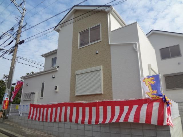 Local appearance photo. Is a corner lot