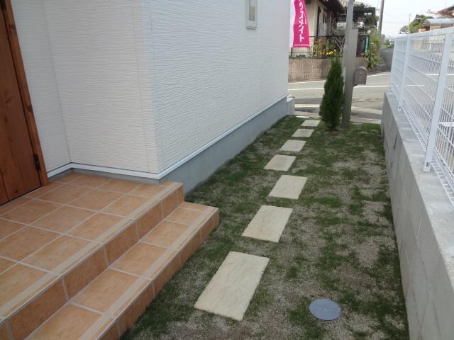 Other local. Entrance before approach