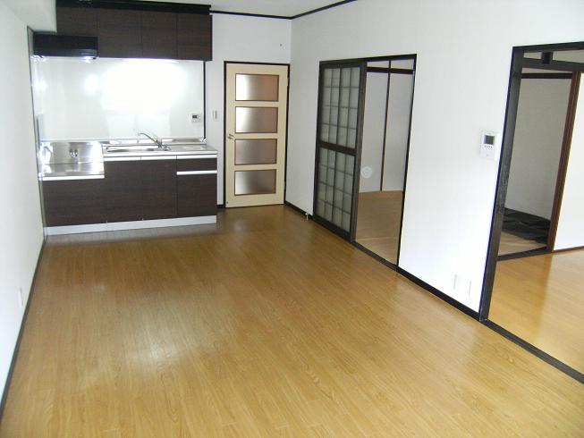 Living and room. Of course, intercom with monitor! Floor also has re-covering clean