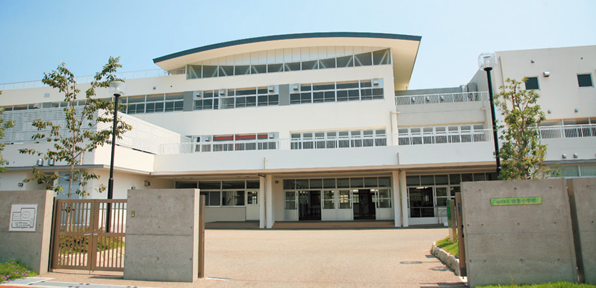 Junior high school. 1172m to Fukuoka TatsuTeruha junior high school (junior high school)