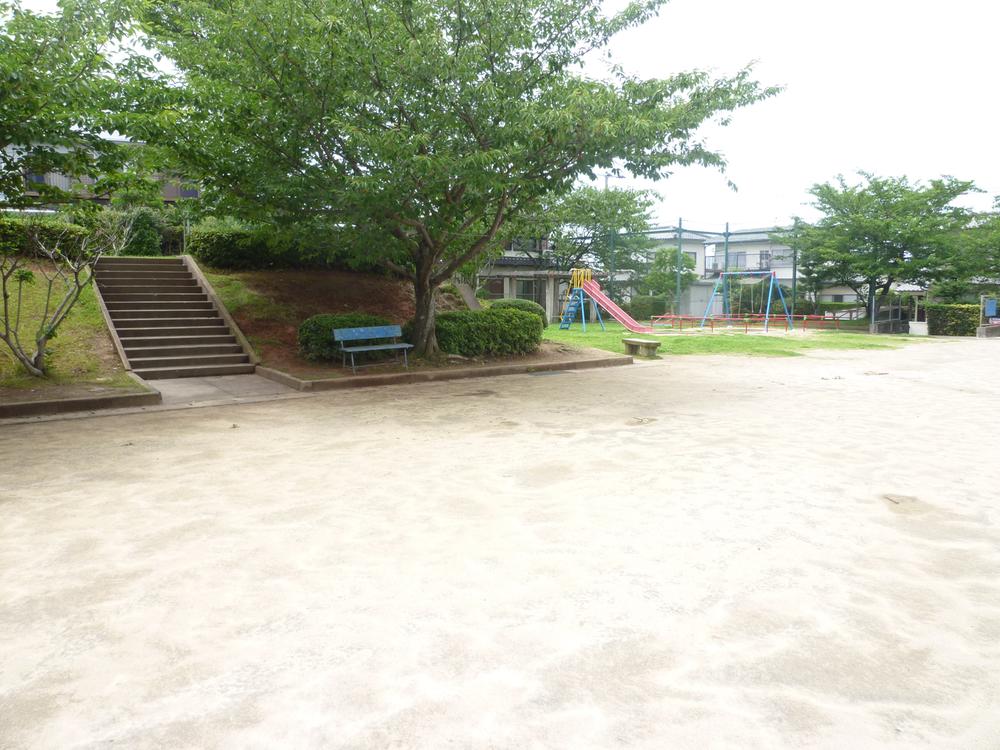 park. 310m to Oak Town Nishikoen