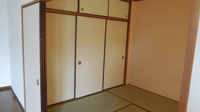 Other room space. Spacious storage