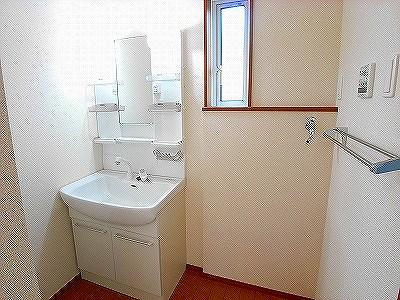 Wash basin, toilet. Same specifications Photos