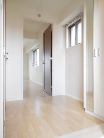 Other room space. Full window because corner room