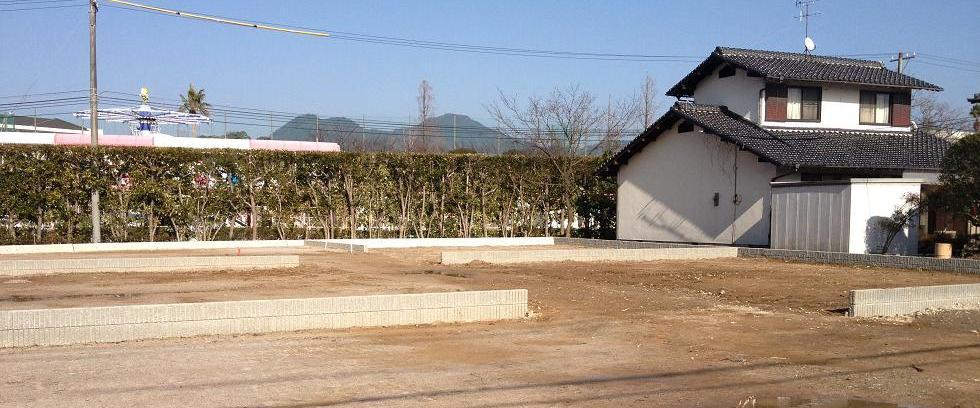 Local land photo. Local (February 2013) Shooting. Construction will position designated road (width 4m). It can be a variety of planning in a flat-shaped land. Sunny!