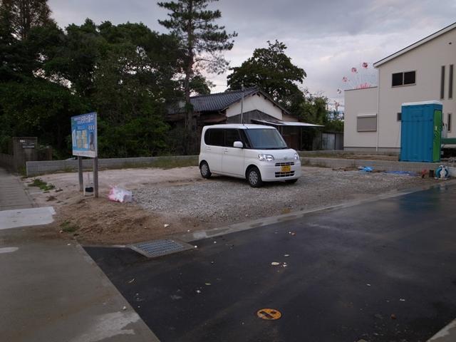 Local photos, including front road. Local (10 May 2013) Shooting