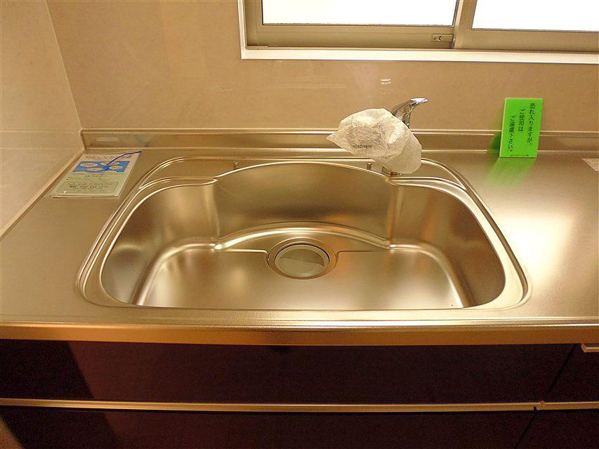 Kitchen. Faucet integrated water purifier